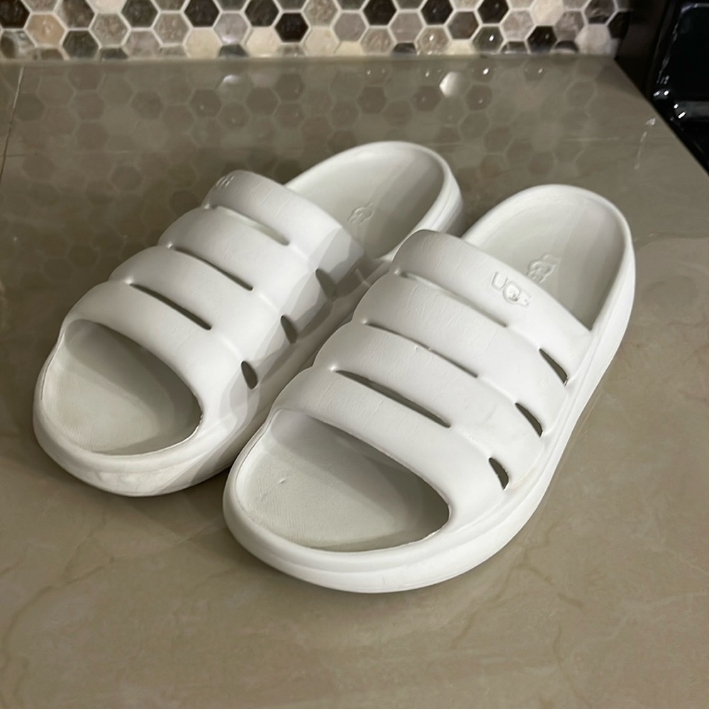 UGG Sport Yeah slides size 10 Men’s